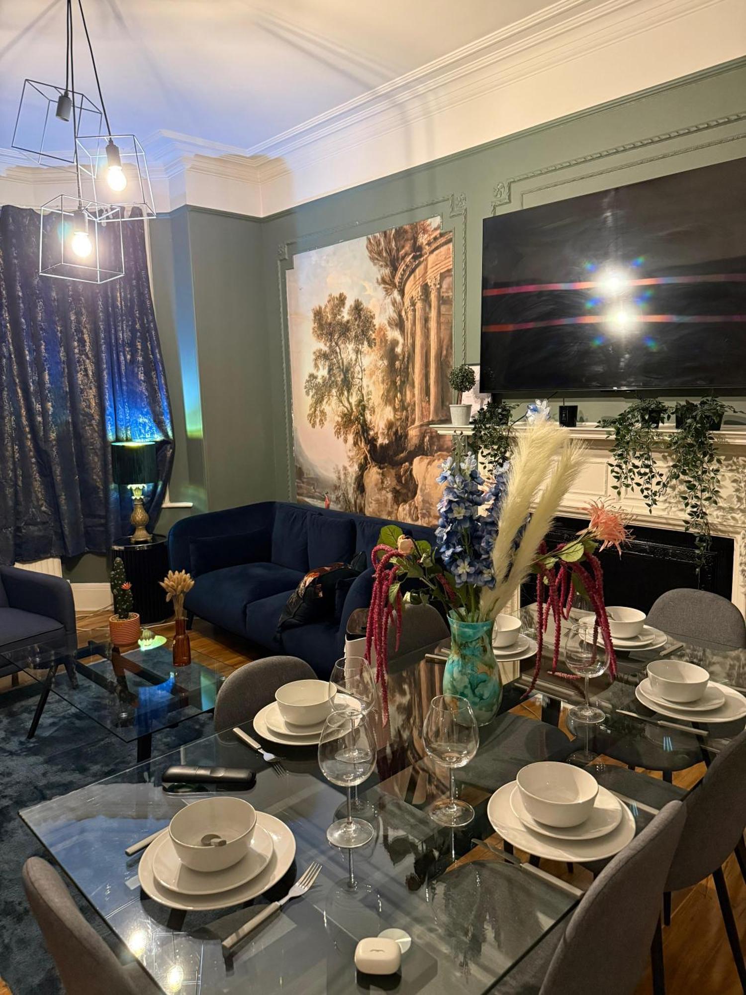 Family Four Bedroom House Walk From Hyde Park London